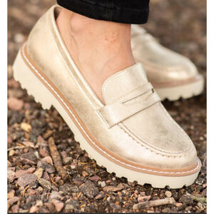 Women's Pierre Dumas Gold Loafers with beige Sole Size 10